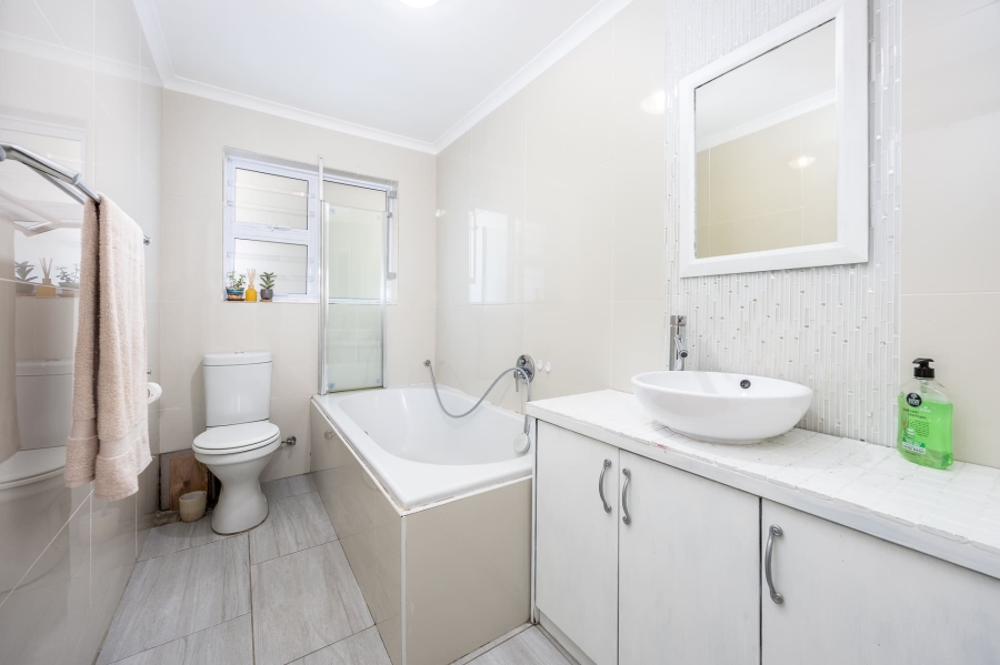 4 Bedroom Property for Sale in Wellway Park East Western Cape